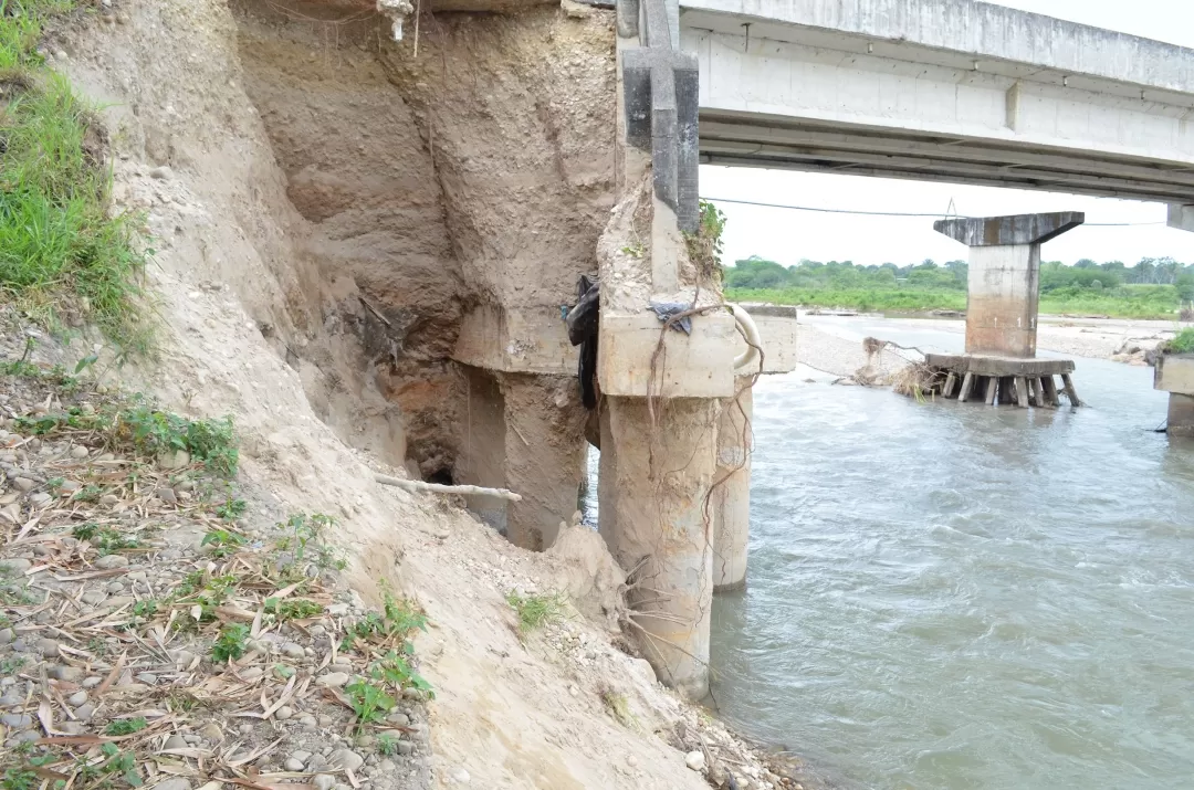 Gobierno departamental de Arauca adelanta acciones con el fin de mitigar la socavación que presenta el puente sobre el río Caranal que une a los municipios del piedemonte araucano.